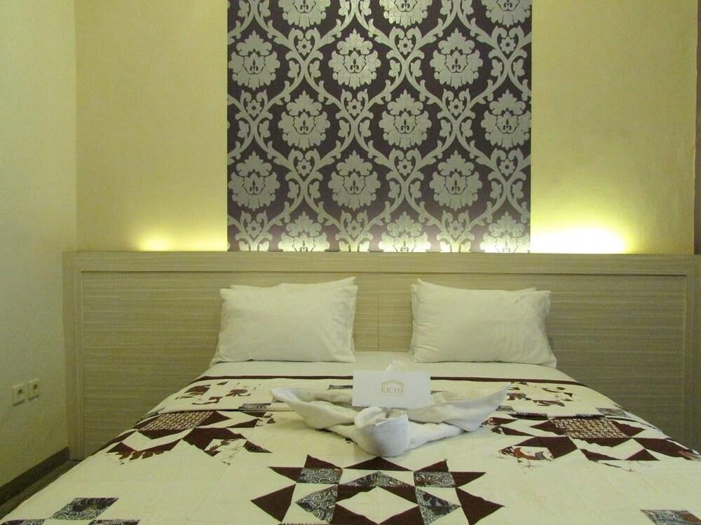 Riche Heritage Hotel Malang Exteriör bild