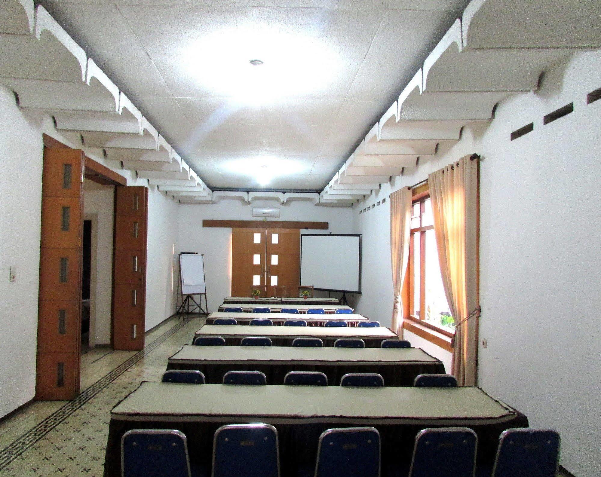 Riche Heritage Hotel Malang Exteriör bild