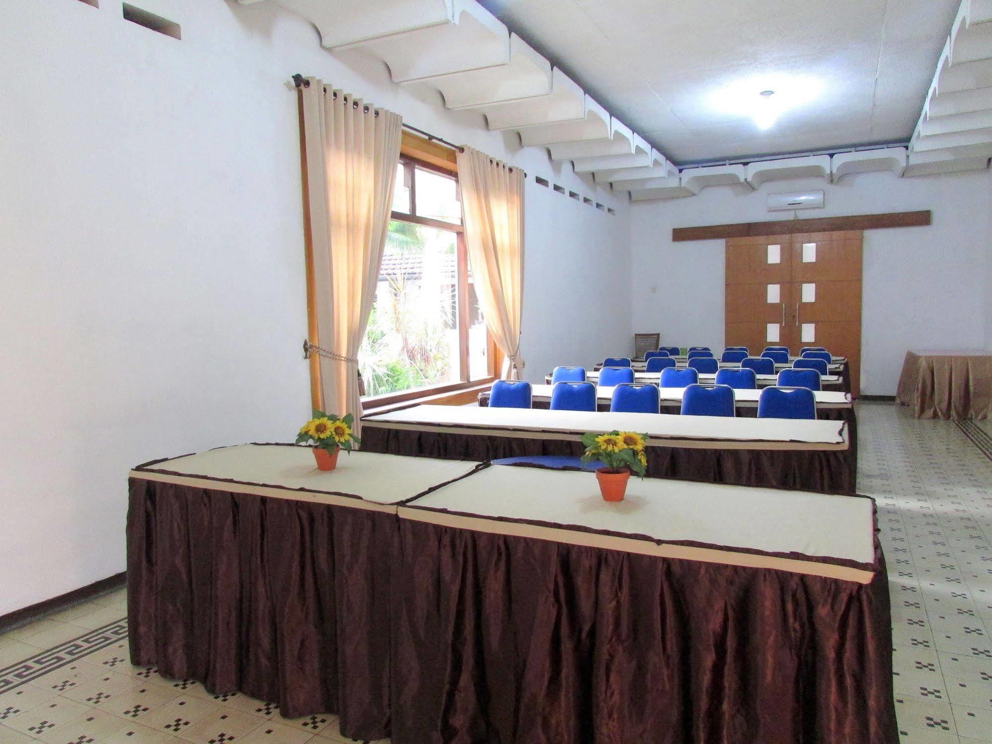 Riche Heritage Hotel Malang Exteriör bild